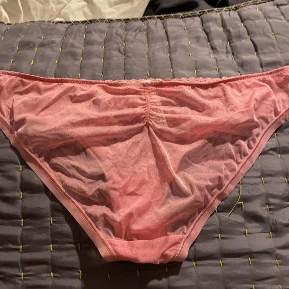 Pink bra and panty set - Picture 4 of 5